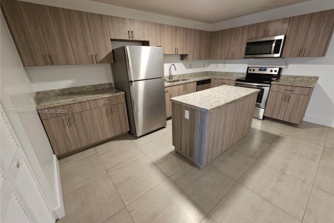 Commercial property in Miami, Florida № 1958382 - photo 17