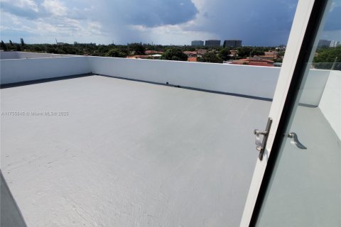 Commercial property in Miami, Florida № 1958382 - photo 30