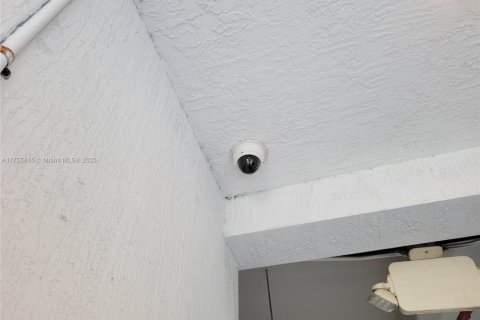 Commercial property in Miami, Florida № 1958382 - photo 16