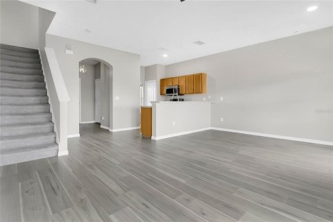 Townhouse in Ocoee, Florida 2 bedrooms, 118.45 sq.m. № 2156677 - photo 4