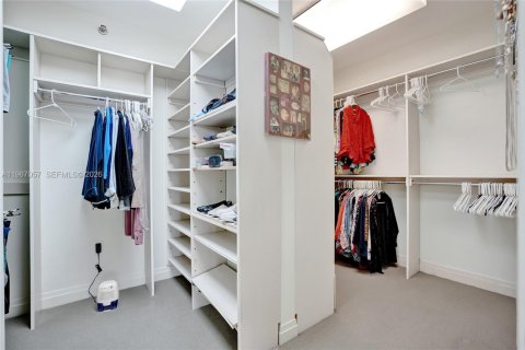 Condominio en venta en Miami, Florida, 3 dormitorios, 255.39 m2 № 2029653 - foto 21
