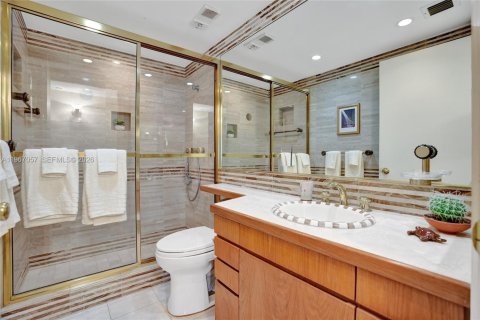Condominio en venta en Miami, Florida, 3 dormitorios, 255.39 m2 № 2029653 - foto 26