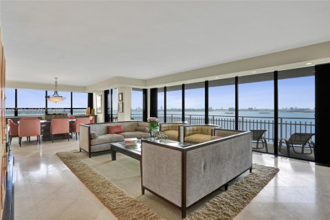 Condominio en venta en Miami, Florida, 3 dormitorios, 255.39 m2 № 2029653 - foto 2