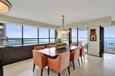 Condominio en venta en Miami, Florida, 3 dormitorios, 255.39 m2 № 2029653 - foto 9