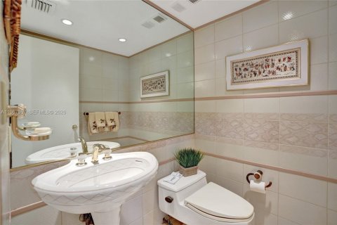 Condominio en venta en Miami, Florida, 3 dormitorios, 255.39 m2 № 2029653 - foto 27