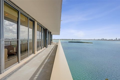 Condominio en venta en Miami, Florida, 3 dormitorios, 255.39 m2 № 2029653 - foto 30
