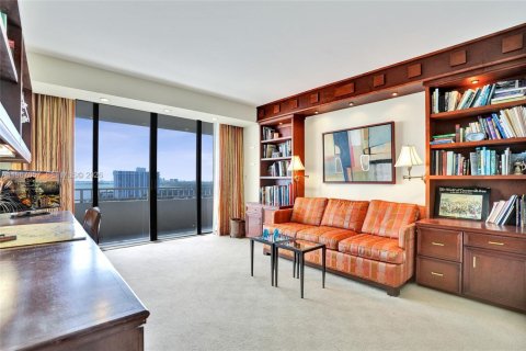 Condominio en venta en Miami, Florida, 3 dormitorios, 255.39 m2 № 2029653 - foto 23