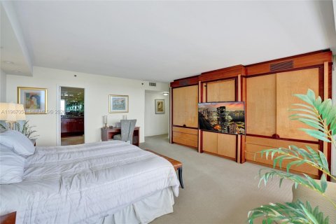 Condominio en venta en Miami, Florida, 3 dormitorios, 255.39 m2 № 2029653 - foto 18
