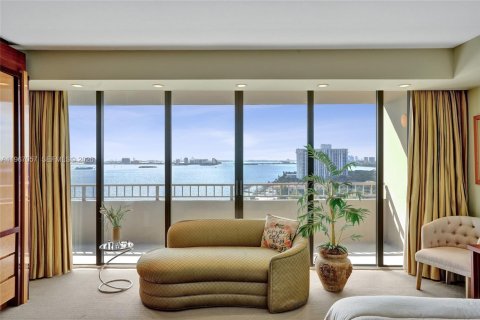 Condominio en venta en Miami, Florida, 3 dormitorios, 255.39 m2 № 2029653 - foto 17