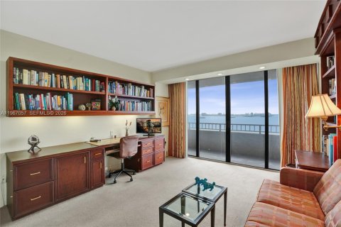 Condominio en venta en Miami, Florida, 3 dormitorios, 255.39 m2 № 2029653 - foto 24