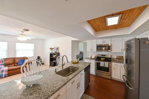 Casa en venta en Tampa, Florida, 3 dormitorios, 137.12 m2 № 1725509 - foto 16