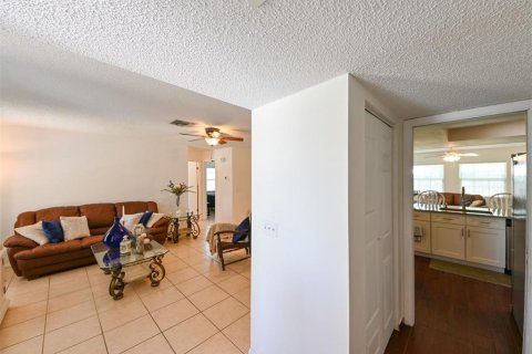 Casa en venta en Tampa, Florida, 3 dormitorios, 137.12 m2 № 1725509 - foto 12