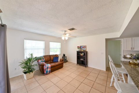Casa en venta en Tampa, Florida, 3 dormitorios, 137.12 m2 № 1725509 - foto 14