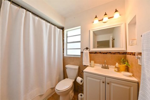 Casa en venta en Tampa, Florida, 3 dormitorios, 137.12 m2 № 1725509 - foto 24