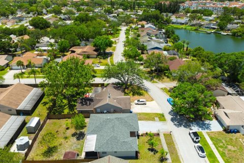 Casa en venta en Tampa, Florida, 3 dormitorios, 137.12 m2 № 1725509 - foto 6