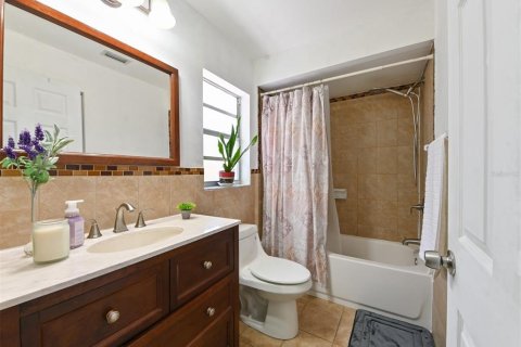 Casa en venta en Tampa, Florida, 3 dormitorios, 137.12 m2 № 1725509 - foto 22