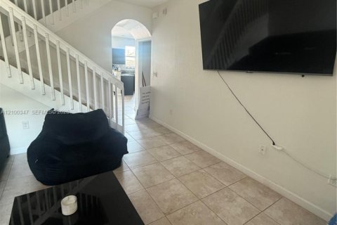 Townhouse in Homestead, Florida 3 bedrooms, 147.44 sq.m. № 2400549 - photo 4