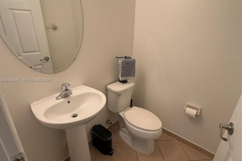 Townhouse in Homestead, Florida 3 bedrooms, 147.44 sq.m. № 2400549 - photo 8