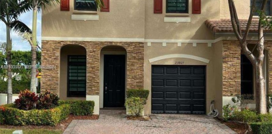 Townhouse in Homestead, Florida 3 bedrooms, 147.44 sq.m. № 2400549