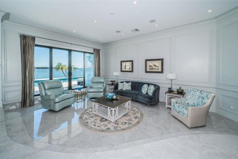 Villa ou maison à vendre à Saint Petersburg, Floride: 4 chambres, 537.16 m2 № 1526399 - photo 13