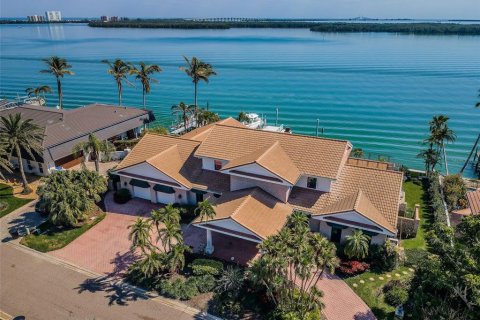 Villa ou maison à vendre à Saint Petersburg, Floride: 4 chambres, 537.16 m2 № 1526399 - photo 1