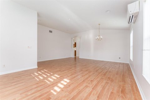 Villa ou maison à vendre à Odessa, Floride: 4 chambres, 191.94 m2 № 2419138 - photo 9