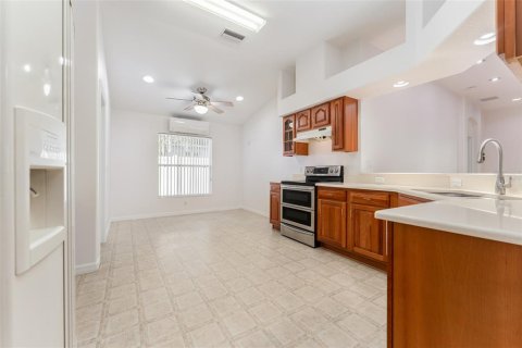 Villa ou maison à vendre à Odessa, Floride: 4 chambres, 191.94 m2 № 2419138 - photo 15
