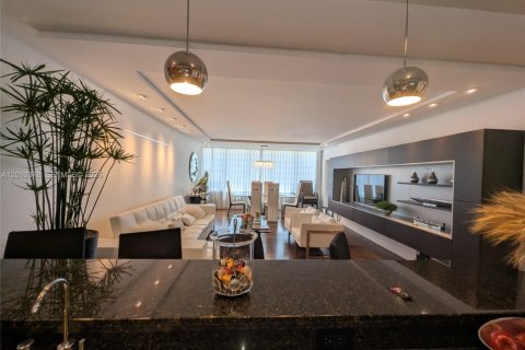Condominio en venta en Miami Beach, Florida, 2 dormitorios, 153.29 m2 № 2171038 - foto 3