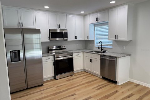 Touwnhouse à louer à Eustis, Floride: 2 chambres, 109.62 m2 № 1831724 - photo 2