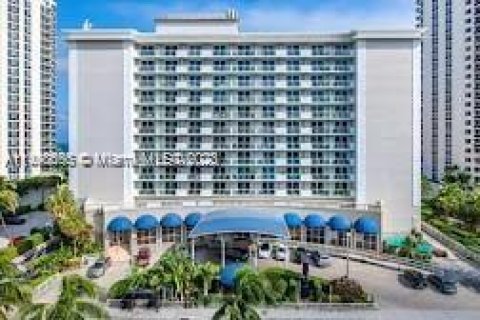 Condominio en venta en Sunny Isles Beach, Florida, 1 habitación, 33.44 m2 № 1729722 - foto 1