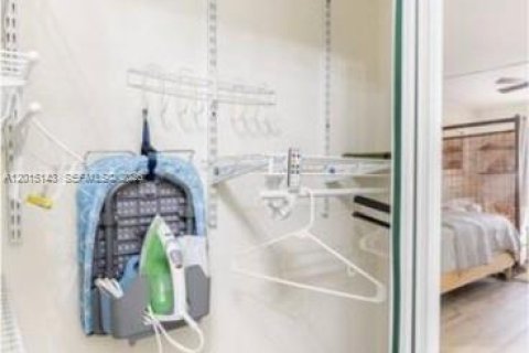Снять в аренду кондоминиум в Норт-Бей-Виллидж, Флорида 41.25м2, № 2145763 - фото 27