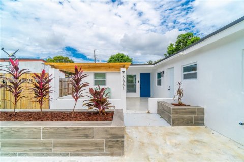 Casa en Hollywood, Florida 5 dormitorios, 112.32 m2 № 2010743