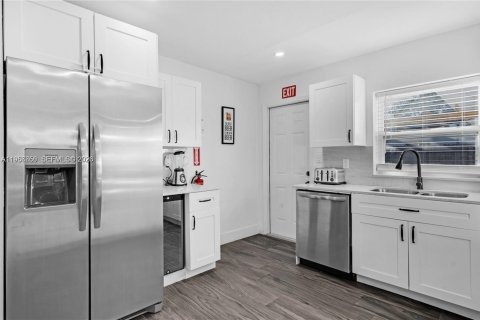 Casa en alquiler en Hollywood, Florida, 5 dormitorios, 112.32 m2 № 2010743 - foto 10