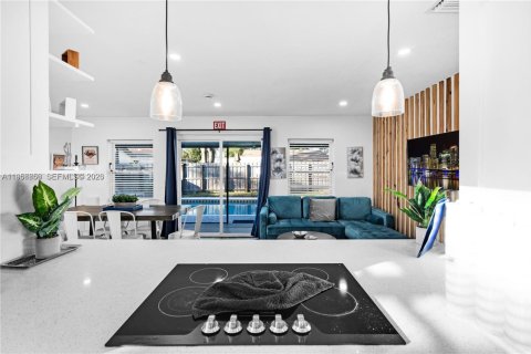 Casa en alquiler en Hollywood, Florida, 5 dormitorios, 112.32 m2 № 2010743 - foto 12