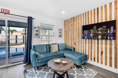 Casa en alquiler en Hollywood, Florida, 5 dormitorios, 112.32 m2 № 2010743 - foto 6