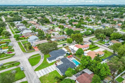 Casa en alquiler en Hollywood, Florida, 5 dormitorios, 112.32 m2 № 2010743 - foto 3