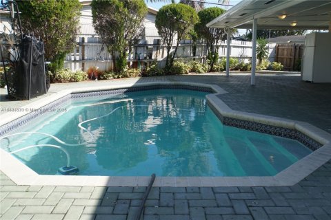 House in Dania Beach, Florida 3 bedrooms, 120.31 sq.m. № 1814865 - photo 8