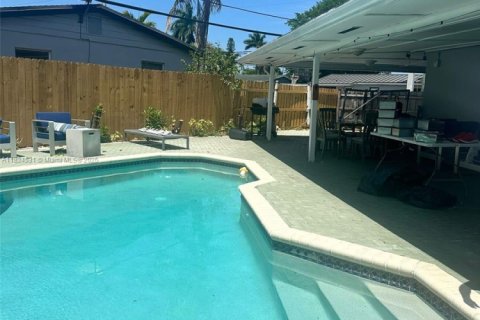 House in Dania Beach, Florida 3 bedrooms, 120.31 sq.m. № 1814865 - photo 13