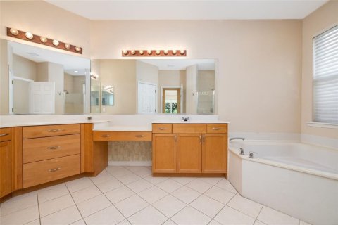 House in DeLand, Florida 4 bedrooms, 254.74 sq.m. № 2259149 - photo 25