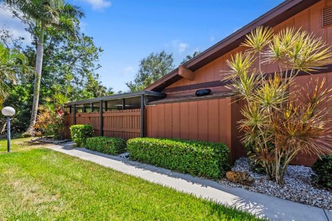Villa ou maison à vendre à North Fort Myers, Floride: 2 chambres, 94.76 m2 № 1718999 - photo 3