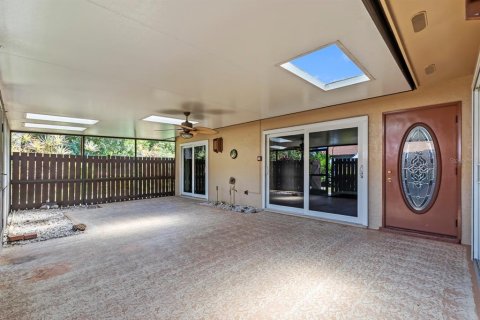 Villa ou maison à vendre à North Fort Myers, Floride: 2 chambres, 94.76 m2 № 1718999 - photo 28