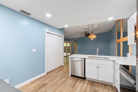Villa ou maison à vendre à North Fort Myers, Floride: 2 chambres, 94.76 m2 № 1718999 - photo 8