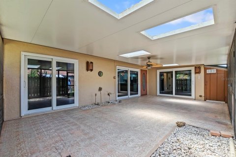 Villa ou maison à vendre à North Fort Myers, Floride: 2 chambres, 94.76 m2 № 1718999 - photo 25
