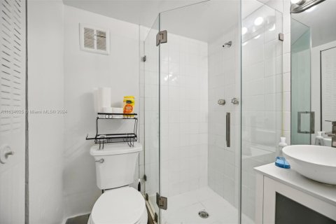 Townhouse in Sweetwater, Florida 4 bedrooms № 1764113 - photo 9