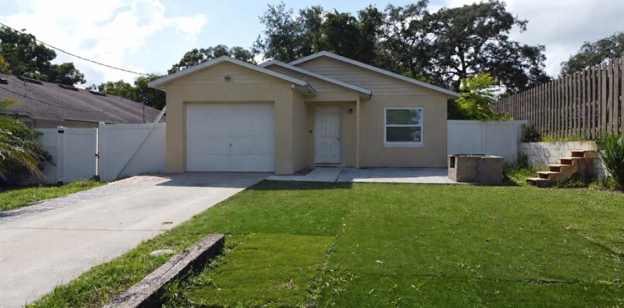 Commercial property in Orlando, Florida 7 bedrooms, 266.07 sq.m. № 2376636
