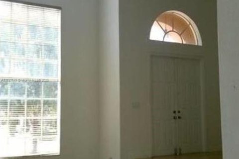Casa en alquiler en Miami, Florida, 4 dormitorios, 244.52 m2 № 1825777 - foto 3