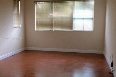 Casa en alquiler en Miami, Florida, 4 dormitorios, 244.52 m2 № 1825777 - foto 10