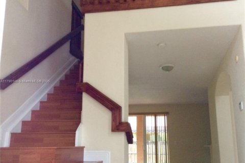 Casa en alquiler en Miami, Florida, 4 dormitorios, 244.52 m2 № 1825777 - foto 4