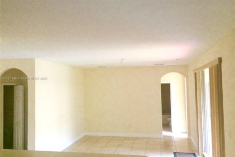 Casa en alquiler en Miami, Florida, 4 dormitorios, 244.52 m2 № 1825777 - foto 15