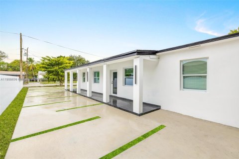 Propiedad comercial en Miami, Florida 147.9 m2 № 2012824